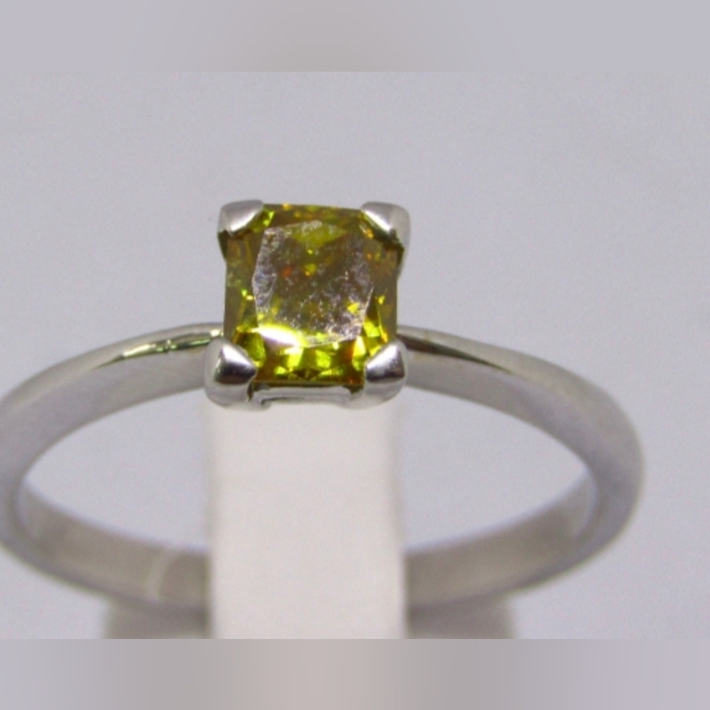 Vintage Natural Princess Cut Peridot 925 Sterling Silver Ring Size 8.5